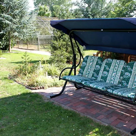 Ferienhaus In Schoener Garten *